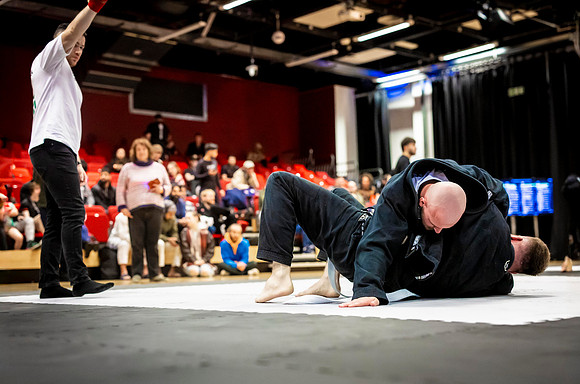 Leicester grapple-oct24-9373