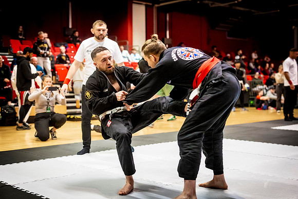 Leicester grapple-oct24-9286