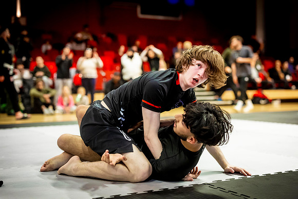 Leicester grapple-oct24-9316