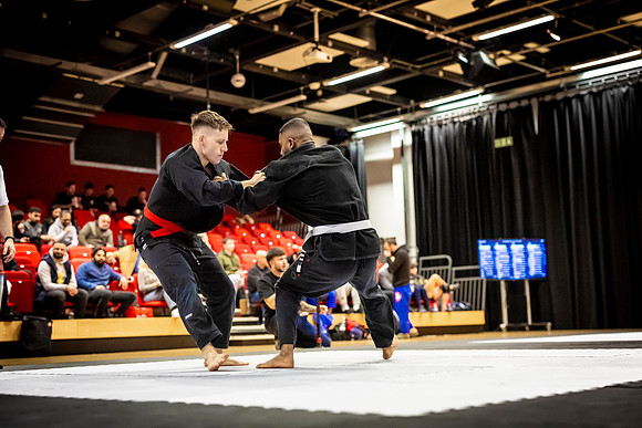 Leicester grapple-oct24-9346