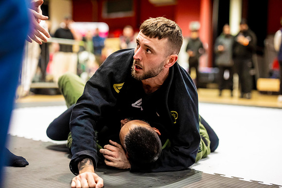 Leicester grapple-oct24-9317