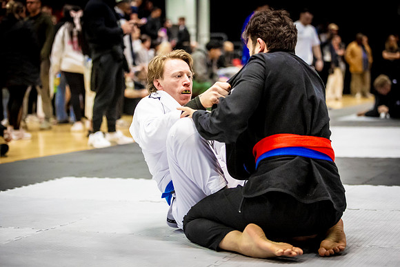 Leicester grapple-oct24-9407