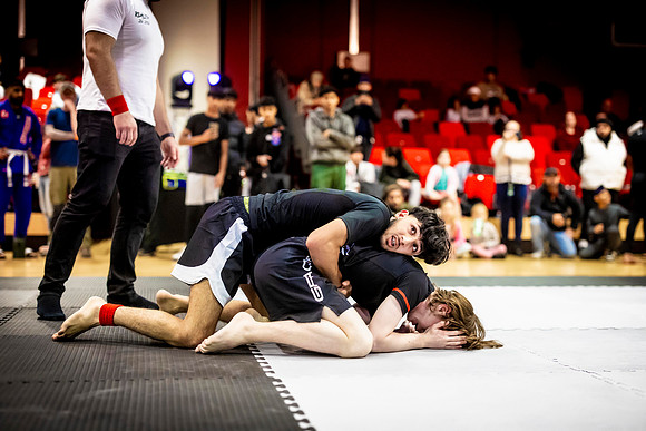 Leicester grapple-oct24-9313
