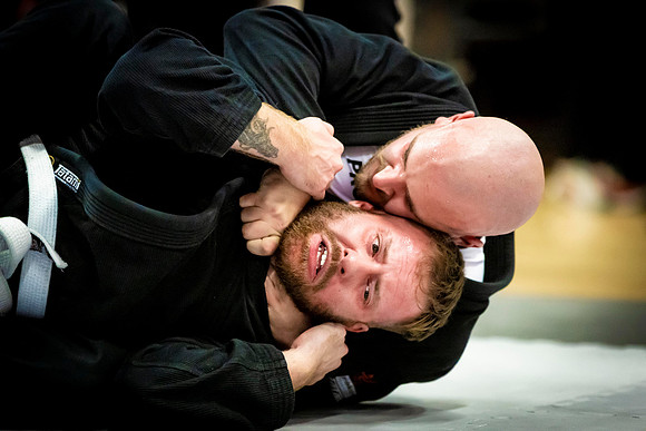 Leicester grapple-oct24-9421